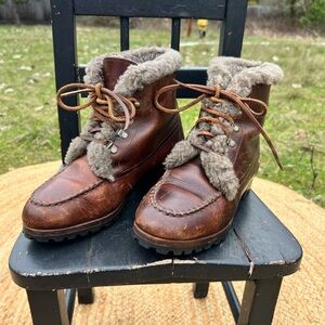 90s Vintage Cole Haan Leather Boots with Fur Lining and weatherproof sole.